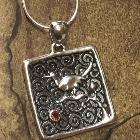 The Black Gold Bird Pendant - Picture 7 of 7